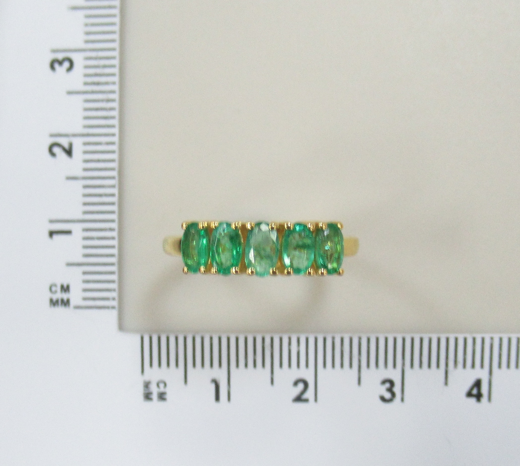 Серебряное кольцо с изумрудами